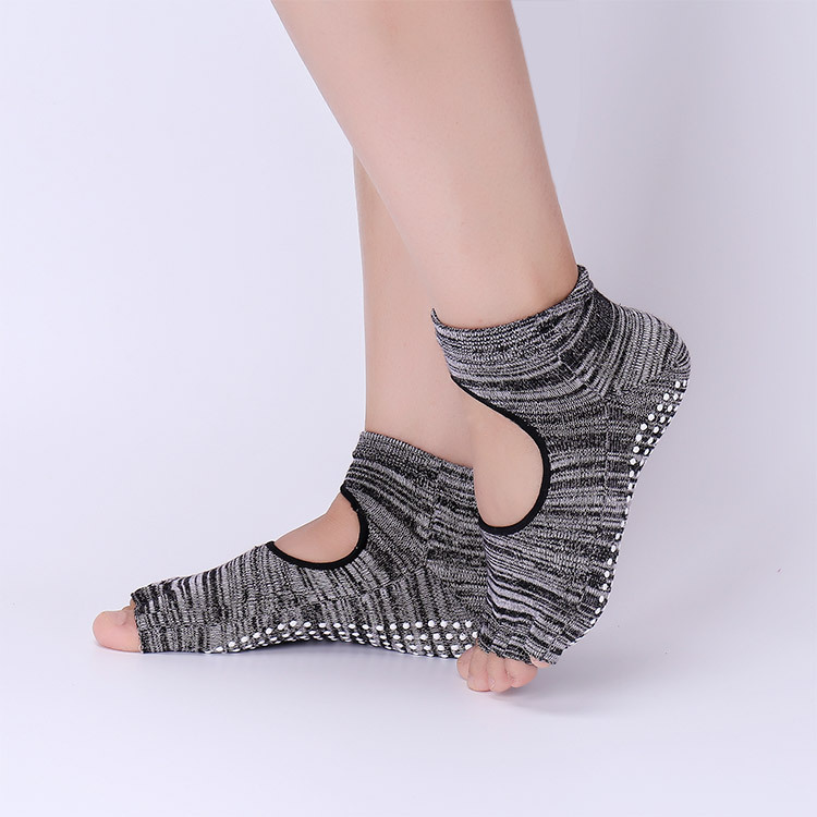 Non-Slip Yoga Socks with Grips - Pilates Yoga Exercises 评论和价格