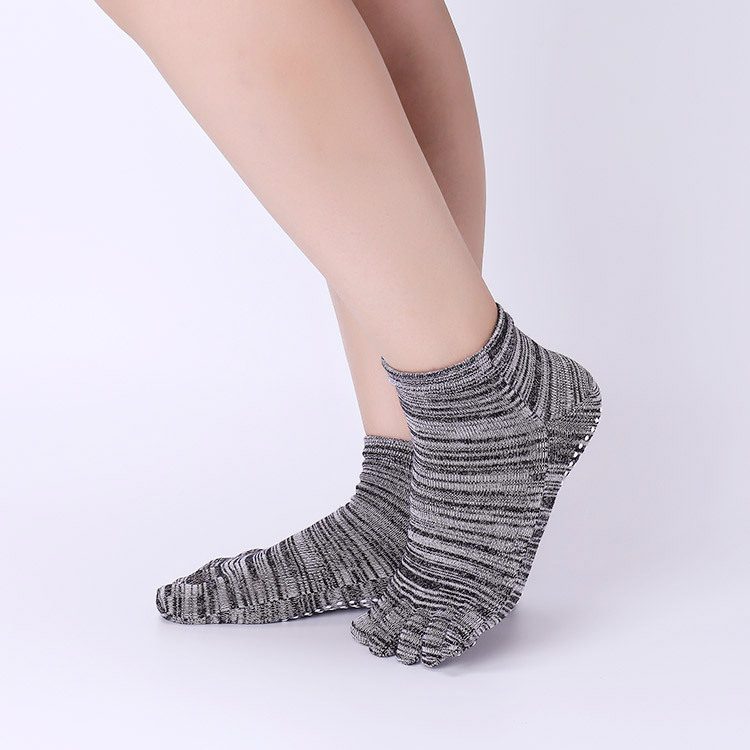 Non-Slip Yoga Socks with Grips - Pilates Yoga Exercises 评论和价格